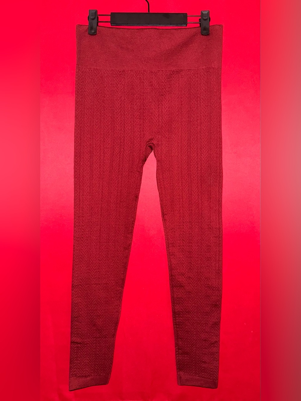 🧶#471-Waverly light-medium textured leggings in “Wine Color” Size Large in EC